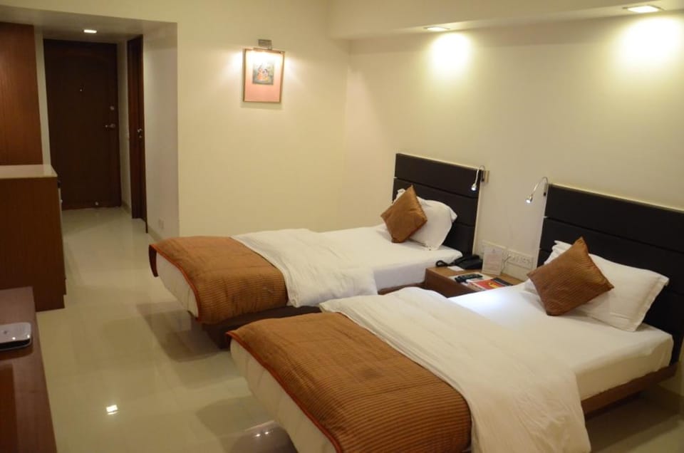 HOTEL YUVRAJ Hotel in Vadodara