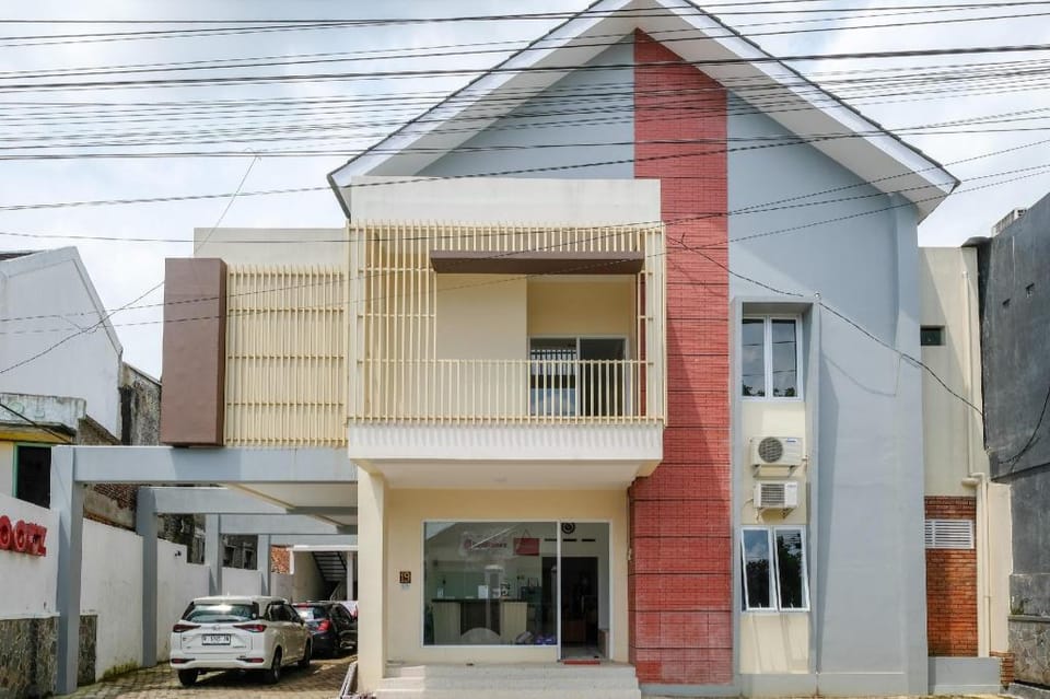 RedDoorz near Moro Mall Purwokerto Bed and Breakfast in Indonesia