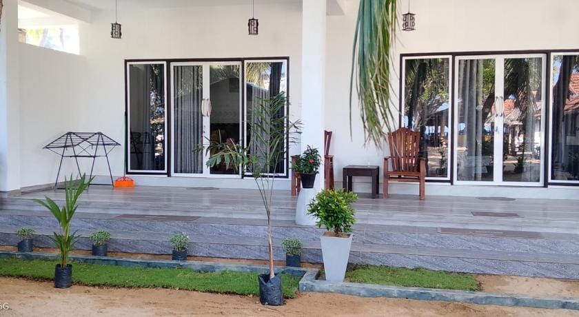 Ocean View Beach Resort - Kalpitiya Resort in Sri Lanka