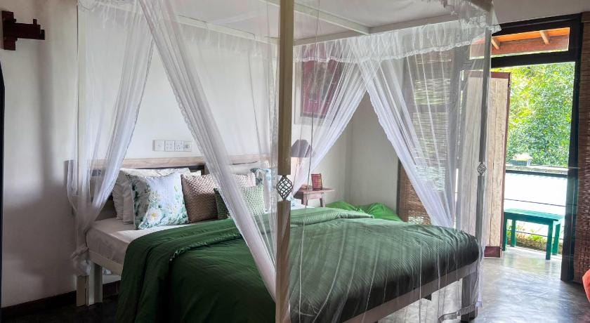 Rowinrich Cottages Bed and Breakfast in Ella