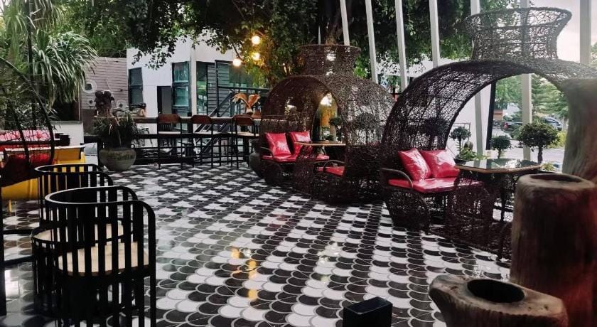 Grand Pruksa Siri Apartment Hotel in Laos