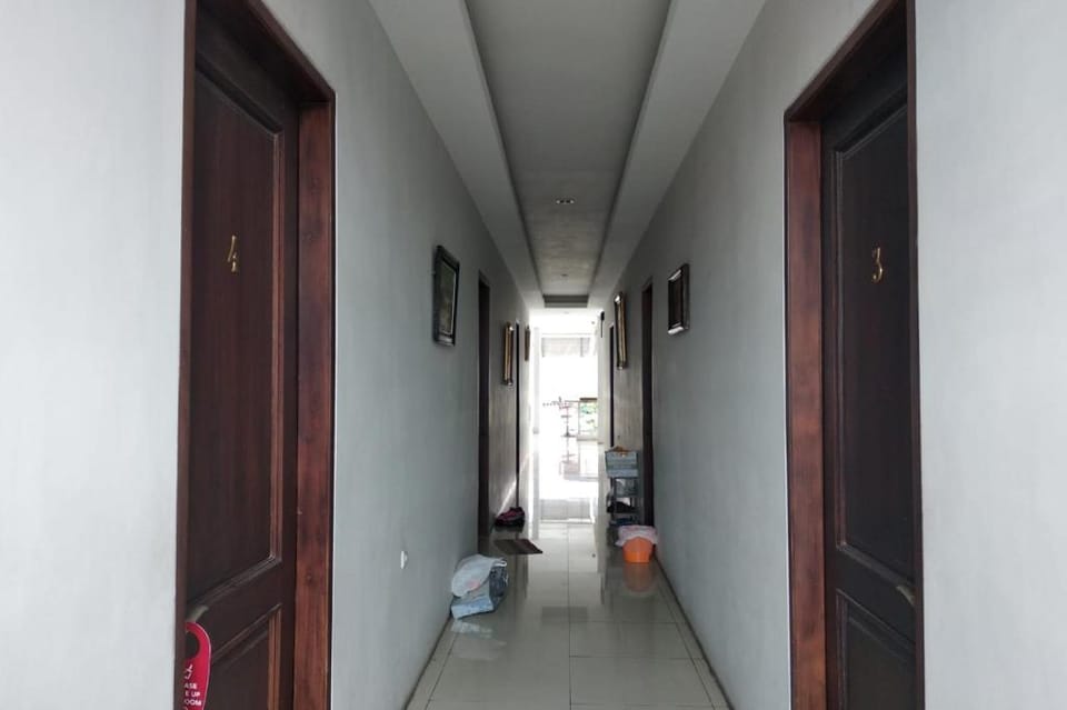 OYO Life 3944 Family Guest House Sukomanunggal Hotel in Surabaya