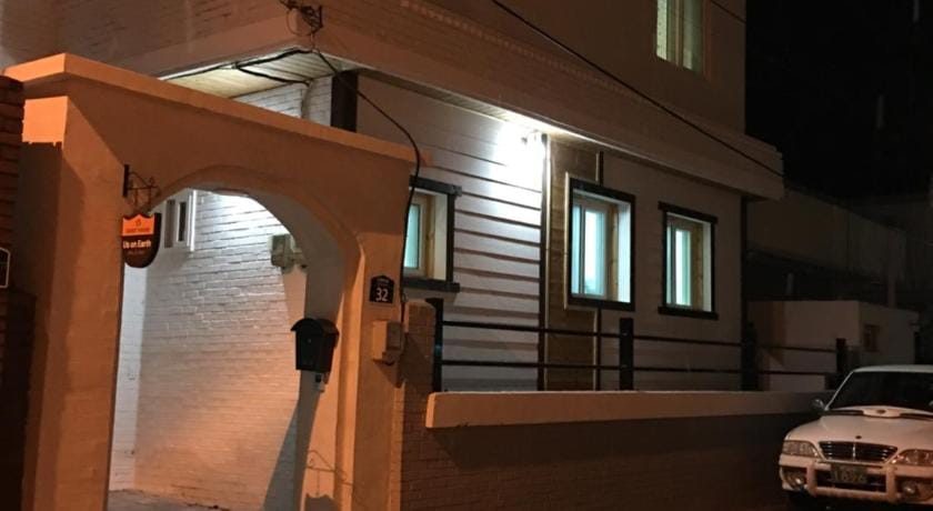 Us on earth Bed and Breakfast in South Korea