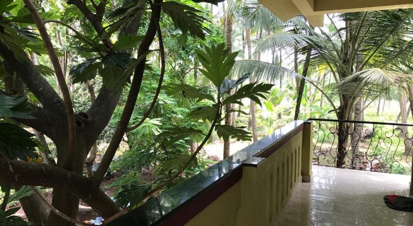 All Seasons Guest House Bogmalo Bed and Breakfast in Goa, India