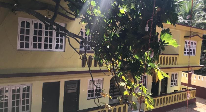 All Seasons Guest House Bogmalo Bed and Breakfast in Goa, India