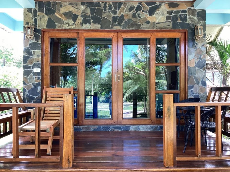 Markhouse Bungalow Ko Kut Hotel in Trat Changwat