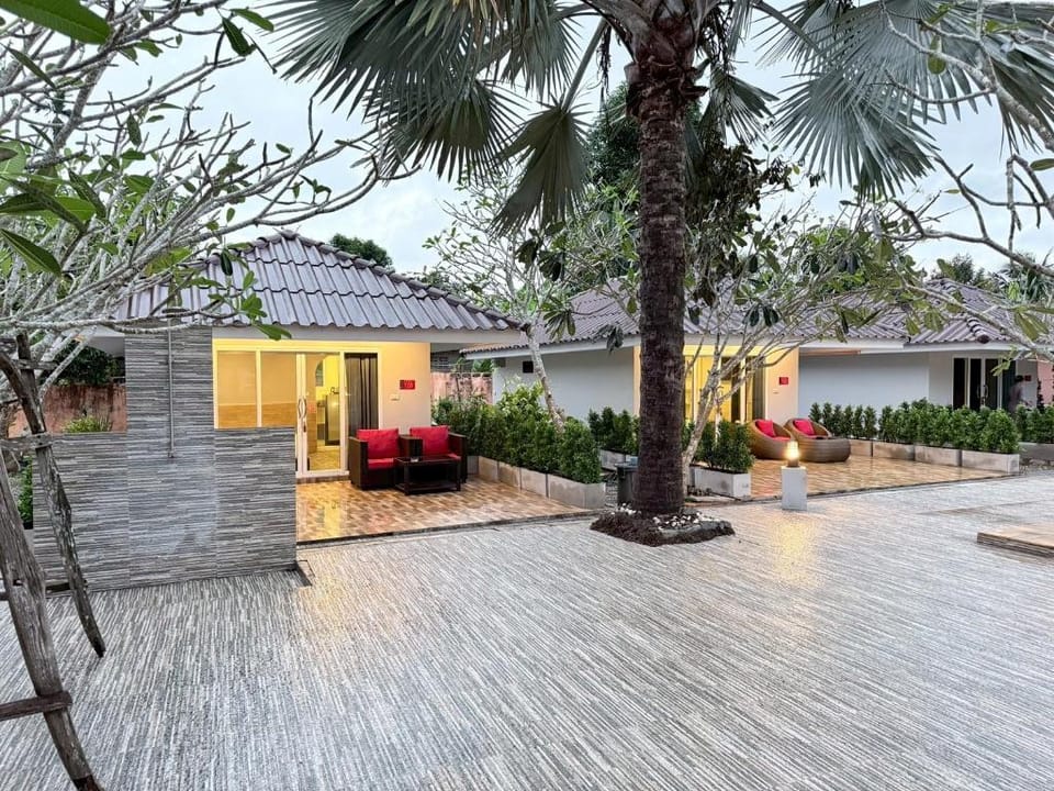 All Times Pool Villa Hotel in Surat Thani Changwat