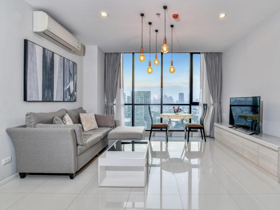 Modern apartment with many amenities  Apartment in Bangkok