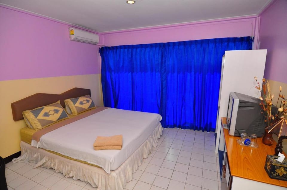 Bluewhale Guesthouse Hotel in Pattaya City