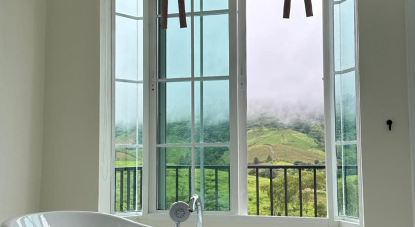 Misty English Cottage Hotel in Laos