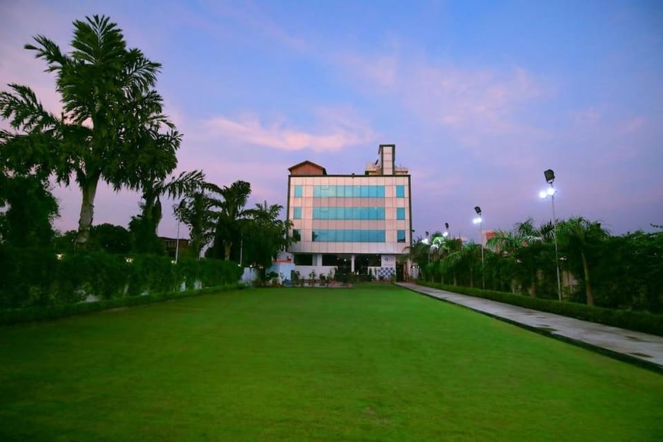 Veeva Hotels - V One Pride Hotel in Jaipur