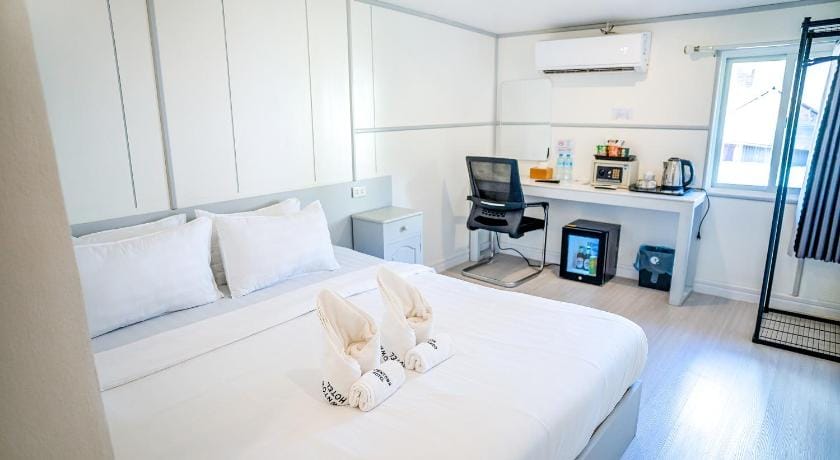Apple2 Guesthouse Bed and Breakfast in Luang Prabang
