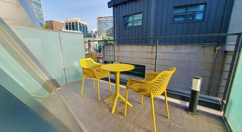 Yolo Guest House Bed and Breakfast in Seoul