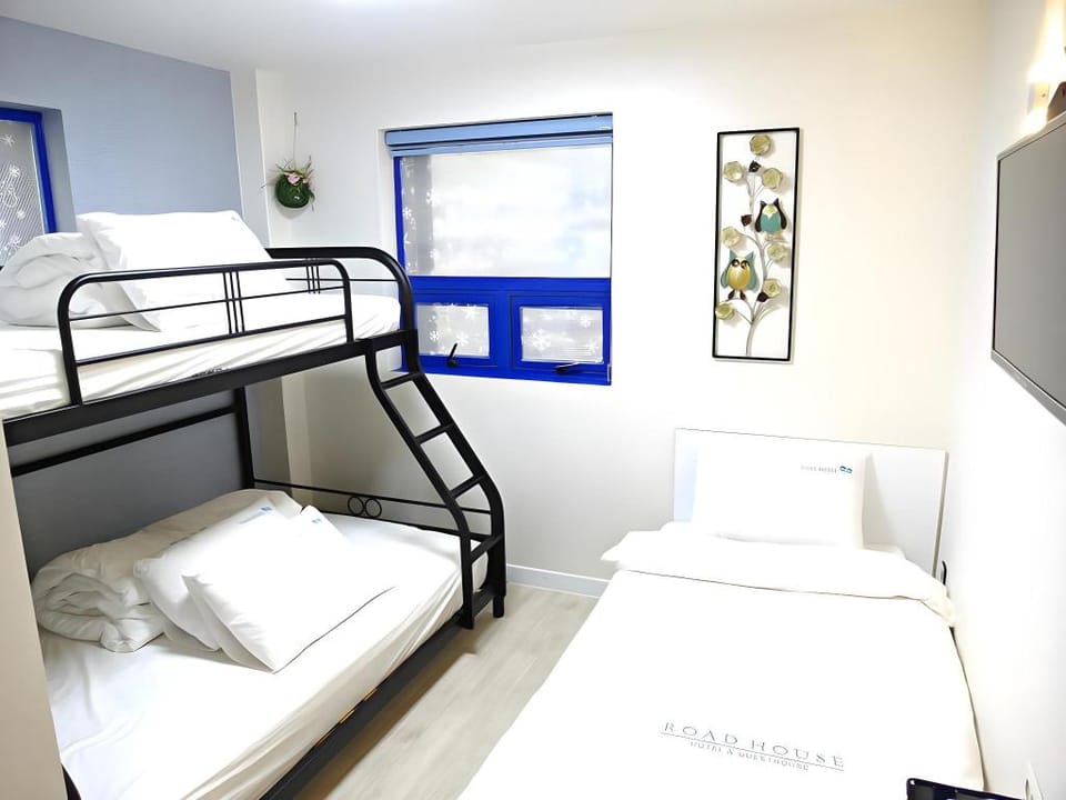 The Road Hotel Bed and Breakfast in Seoul