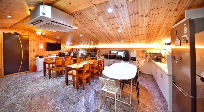 The Road Hotel Bed and Breakfast in Seoul