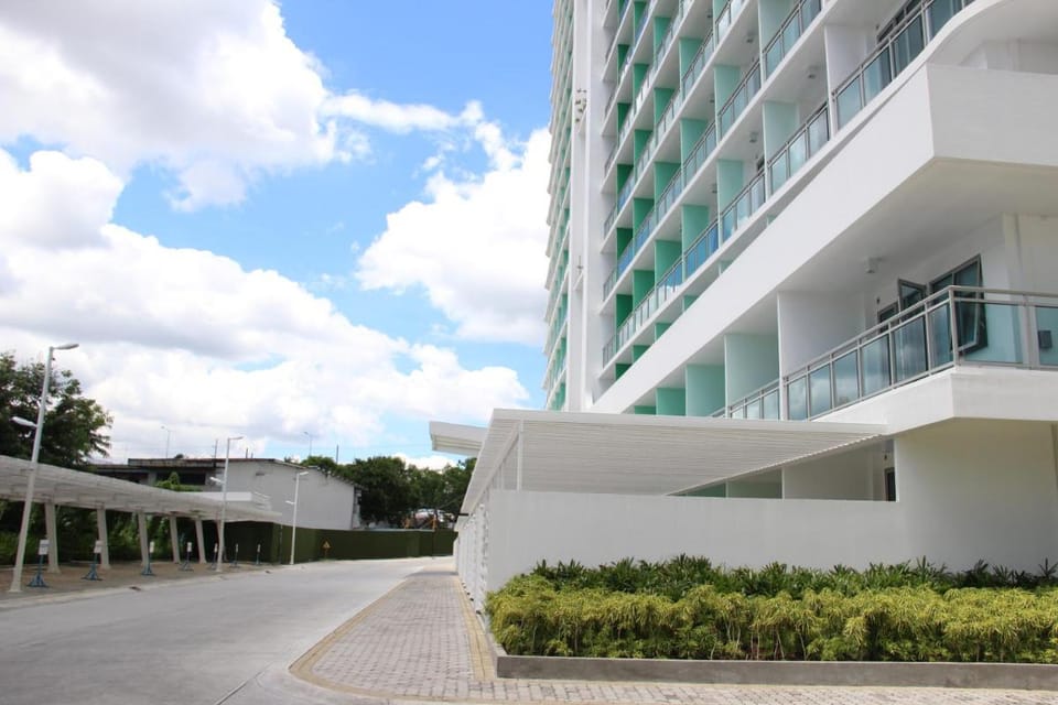 Azure Tropical Paradise Apartment in Paranaque