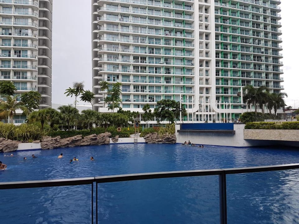 Azure Tropical Paradise Apartment in Paranaque