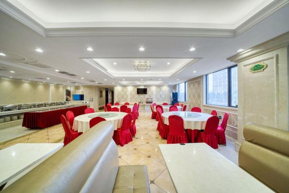 Vienna International Hotel Shanghai Pudong Airport Gaoke East Road Hotel in Shanghai