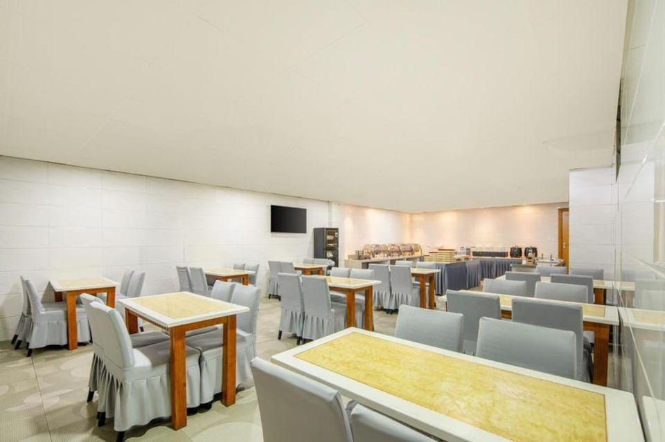 Vienna Hotel Shanghai Pudong New Exhibition Center Little Shanghai Pedestrian Street Hotel in Shanghai