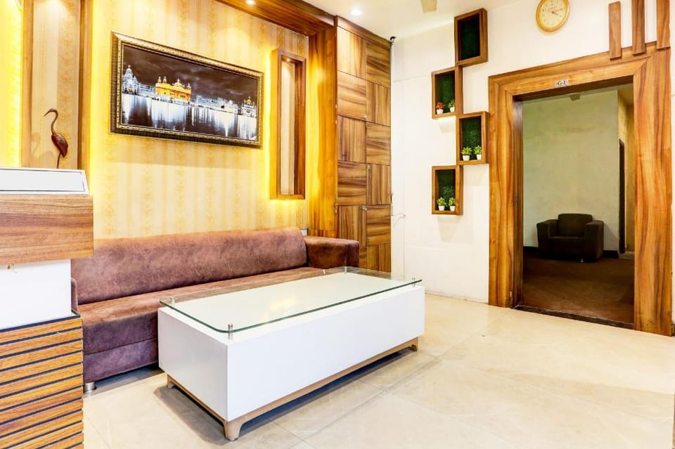 Super Collection O Amritsar Near Bus Stand Hotel in Punjab, India