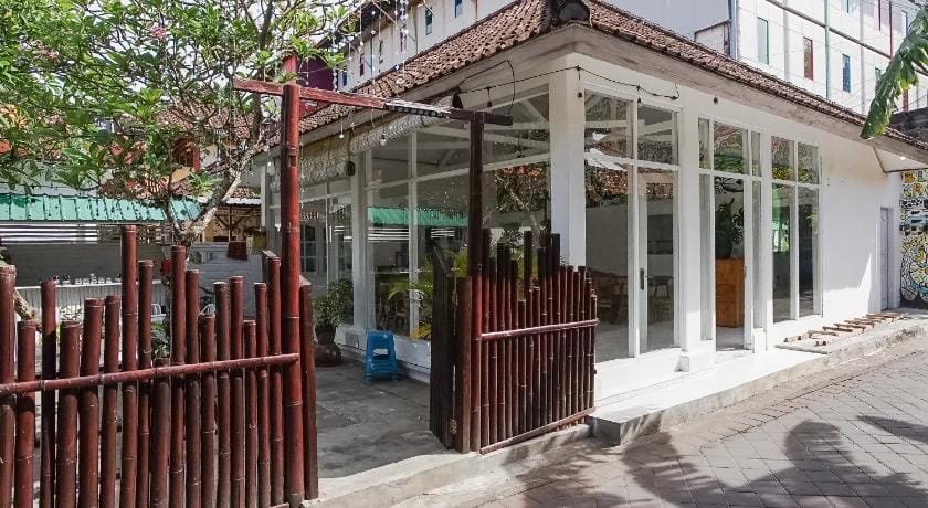 Indopurejoy House - Komala Indah Cottages Bed and Breakfast in Denpasar