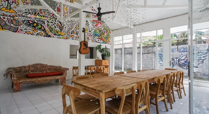 Indopurejoy House - Komala Indah Cottages Bed and Breakfast in Denpasar