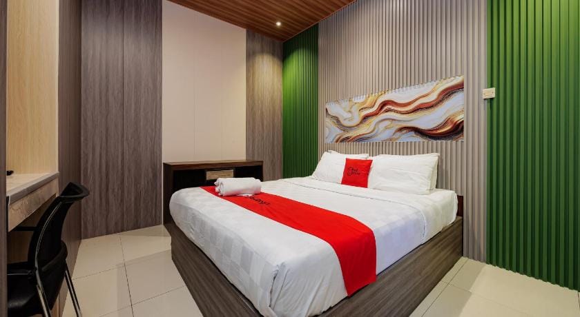 RedDoorz near Exit Toll Bogor Bed and Breakfast in West Java