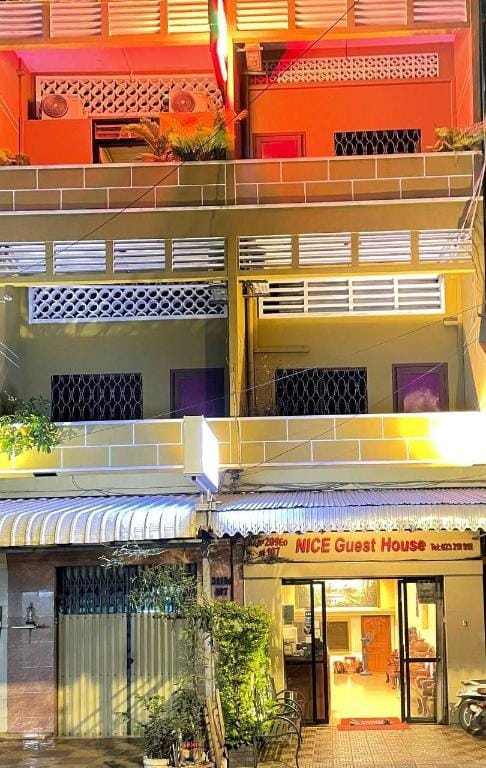 Nice Guesthouse Bed and Breakfast in Phnom Penh Province