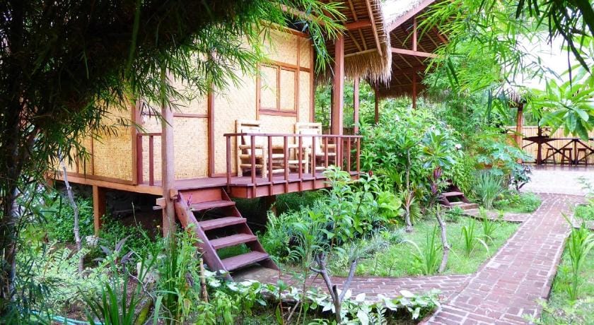 Shibui Garden Bungalows and Restaurant Bed and Breakfast in Pemenang