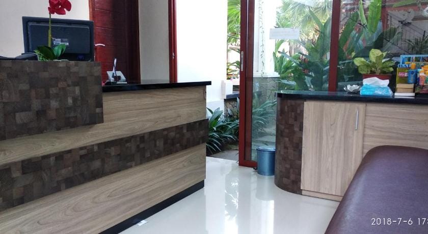 D'Pande Guest House Bed and Breakfast in Kuta