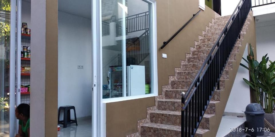 D'Pande Guest House Bed and Breakfast in Kuta