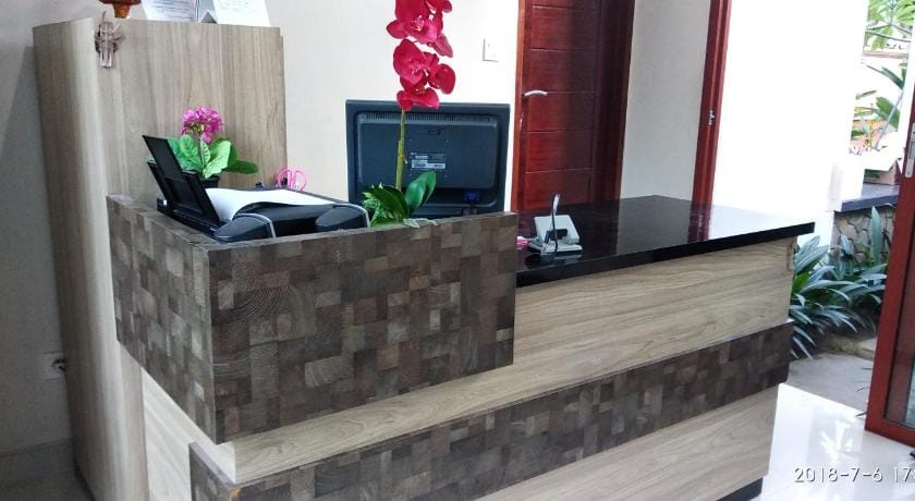 D'Pande Guest House Bed and Breakfast in Kuta