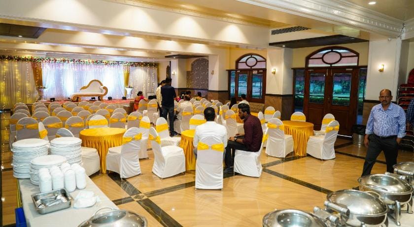Hotel Sunshine Inn Hotel in Mumbai