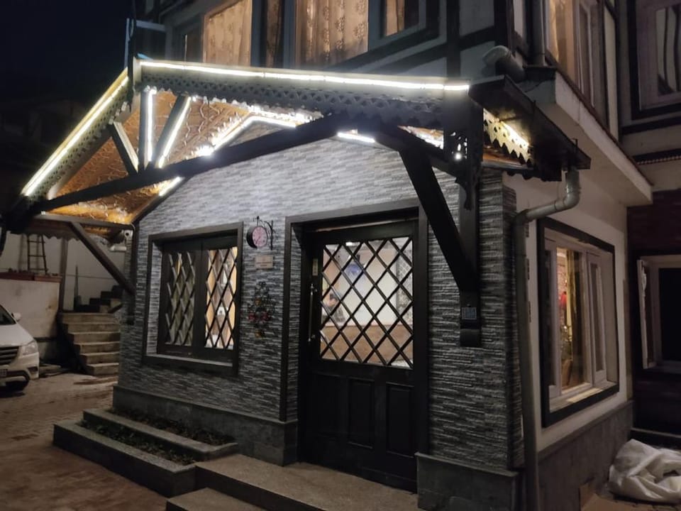 Lee Heritage Srinagar Apartment in India