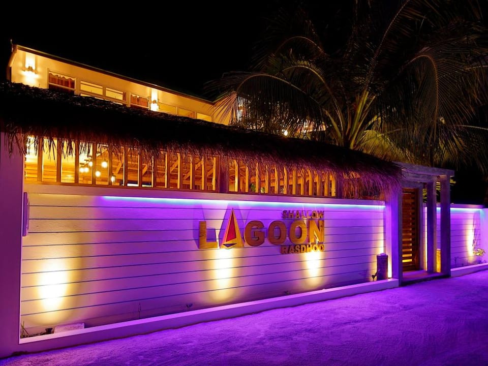 Shallow Lagoon Rasdhoo Bed and Breakfast in Maldives