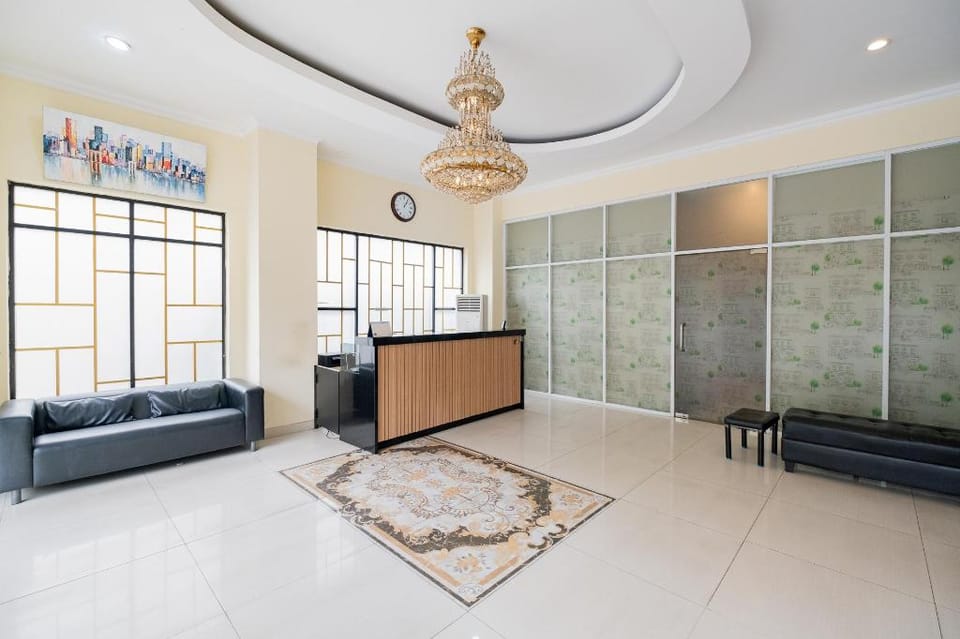 RedDoorz Plus @ Cideng Barat Bed and Breakfast in Jakarta