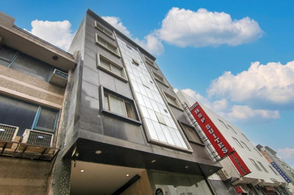 Hotel HSP Suites Hotel in New Delhi