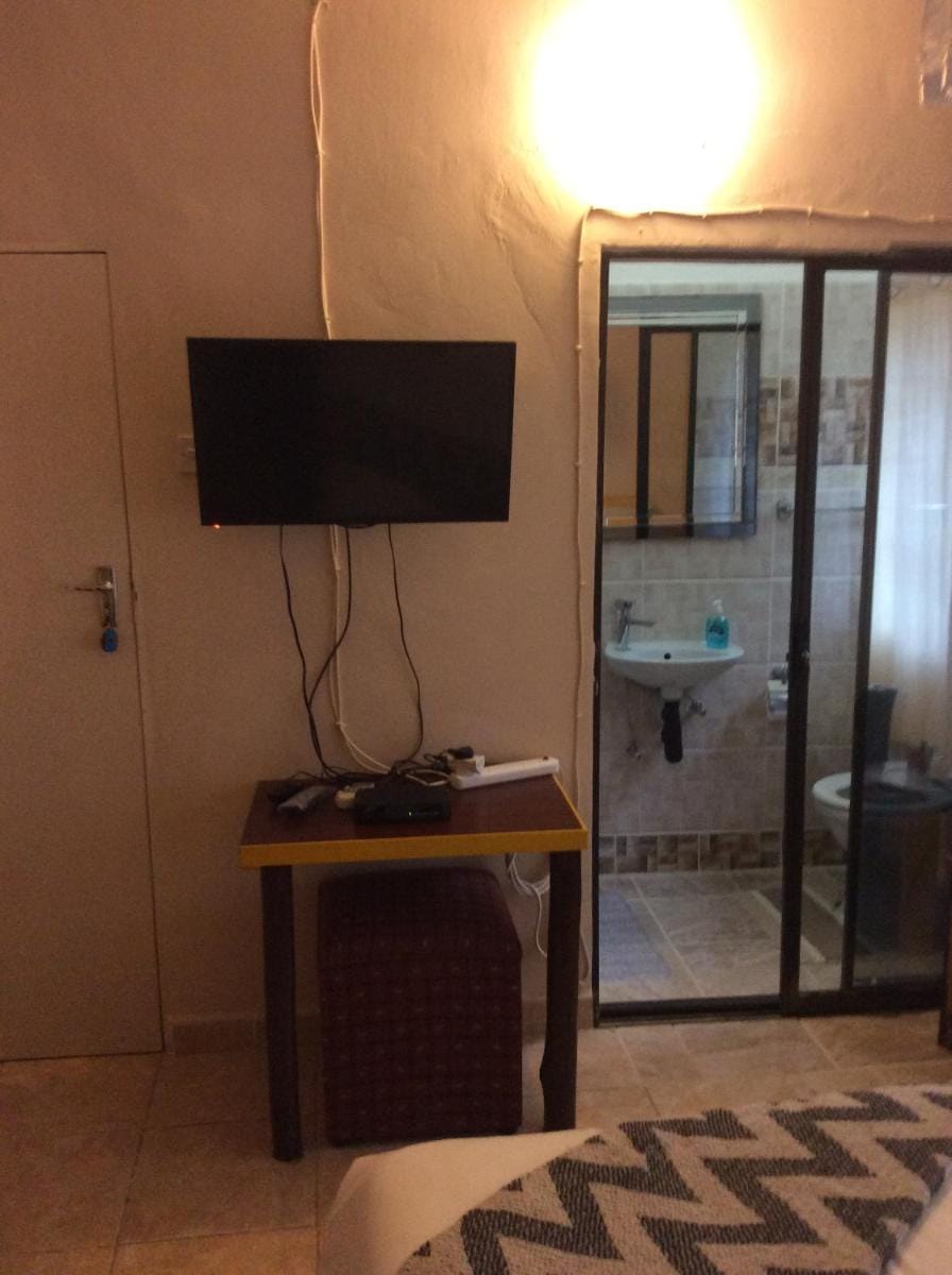 Chiloto Guest House Bed and Breakfast in Africa