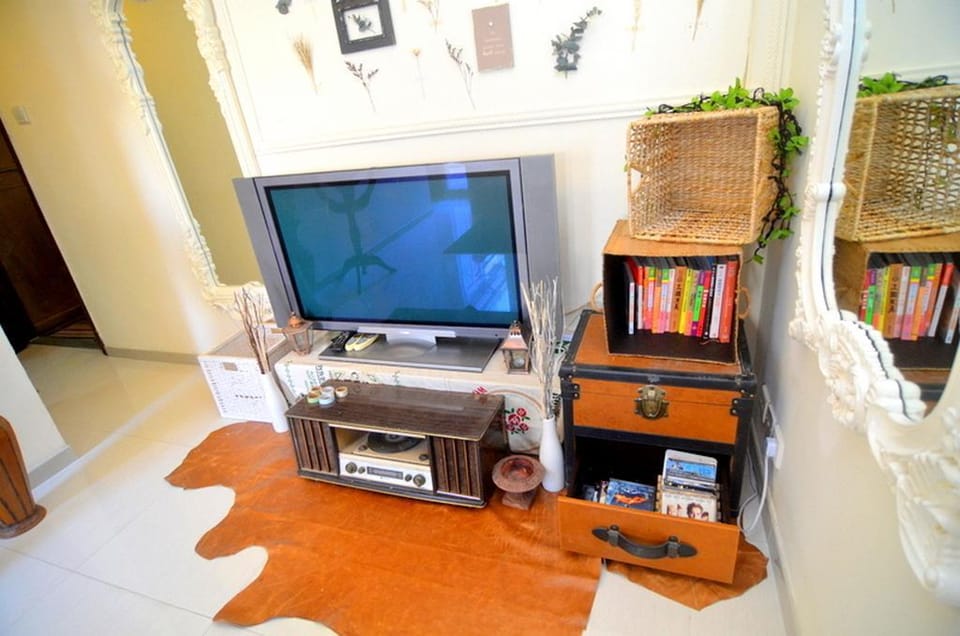 CT Garden By The Bay Theme Room Apartment in Hong Kong