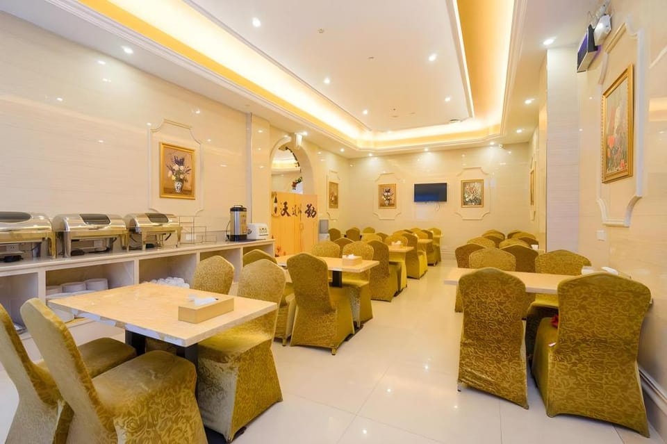 Vienna Hotel Guangzhou Panyu Changlong Jinjiang Avenue Hotel in Guangzhou