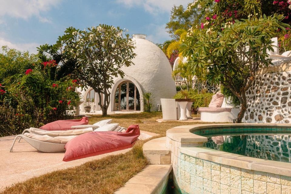 Mentigi Bay Dome Villa  Lombok Hotel in Pemenang