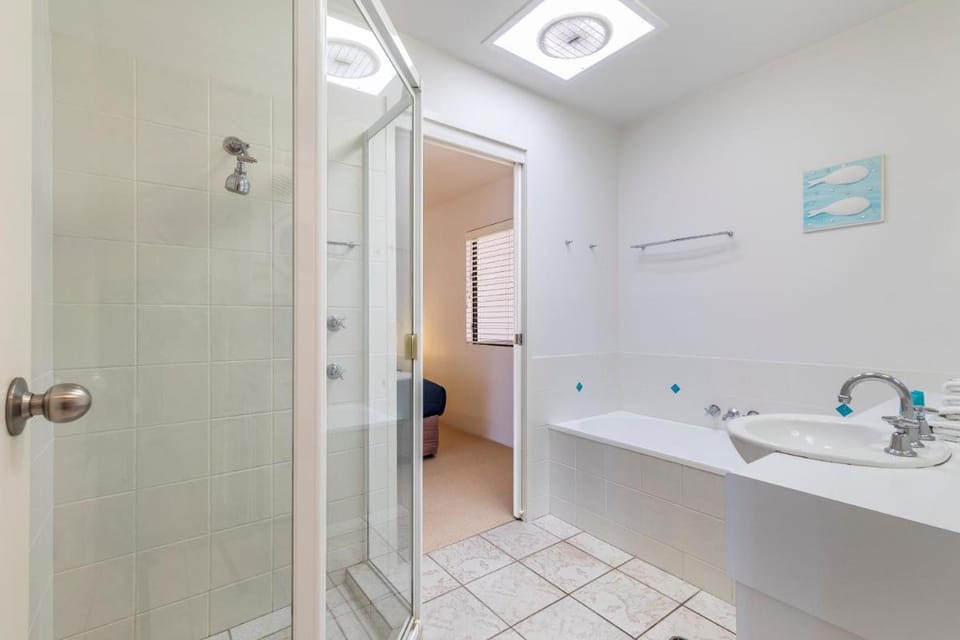 Your home from home with ocean views Apartment in Sunrise Beach