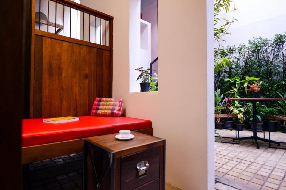 Neighbor Phuthon Bed and Breakfast in Bangkok