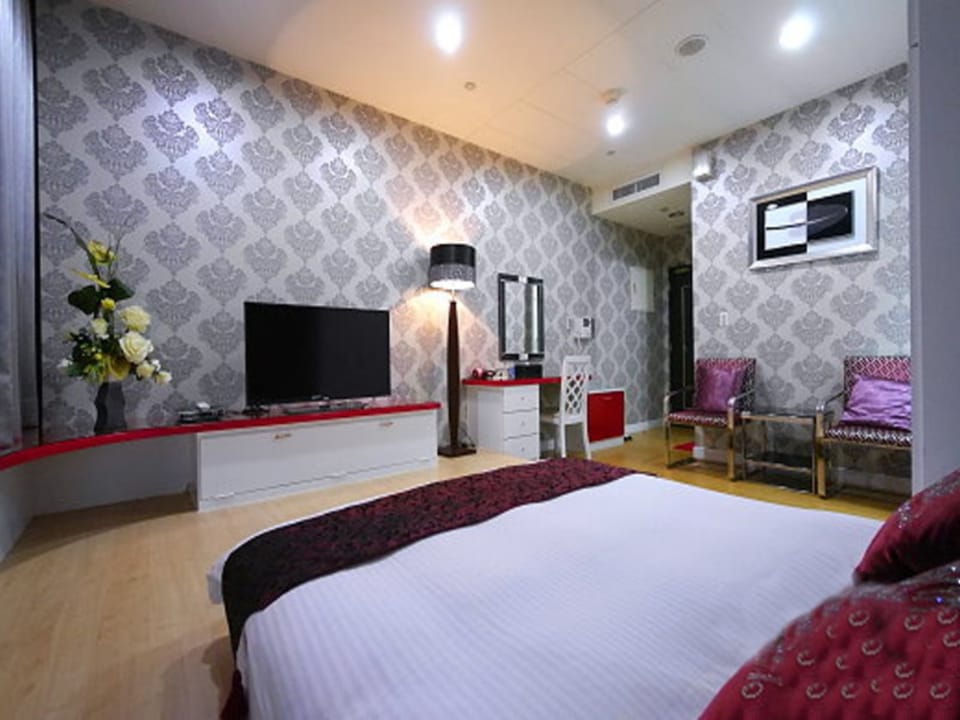 near MRT Sanduo garden double B-85大樓-海角月租套房 Vacation rental in Kaohsiung