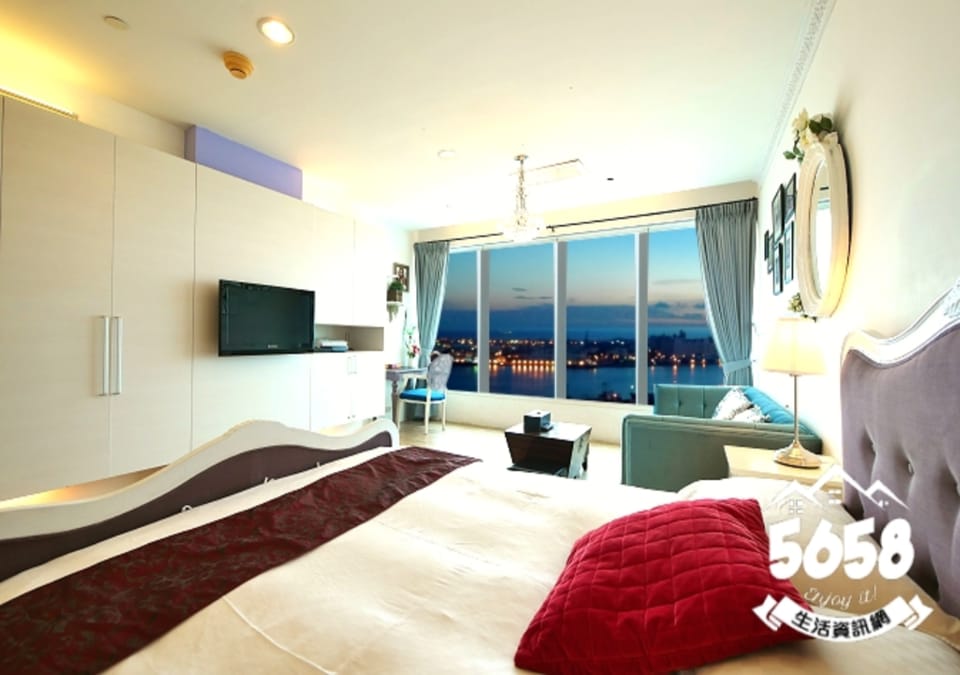 near MRT Sanduo sea view double-85大樓-海角月租套房 Vacation rental in Kaohsiung