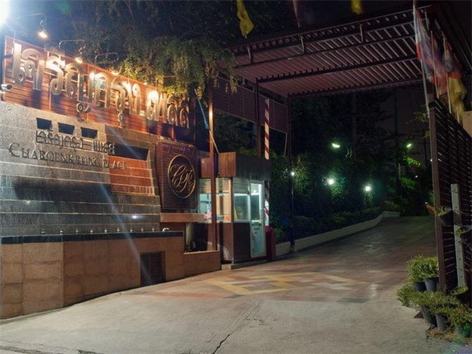 Charoenkrung Place Apartment in Bangkok