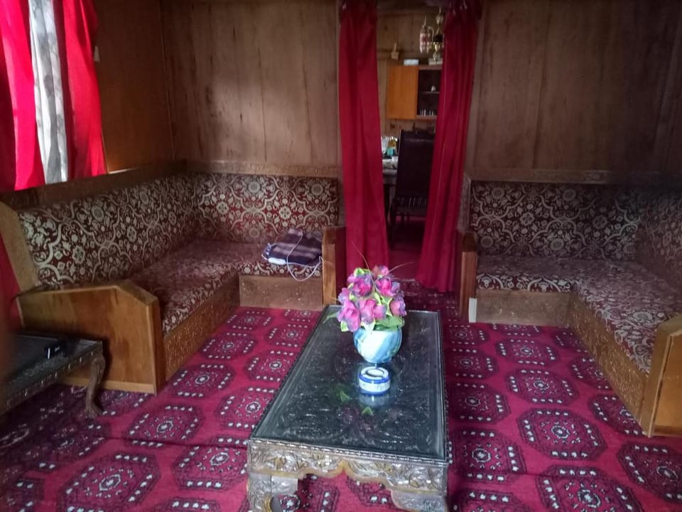 Houseboat New Pala palace Docked boat in India