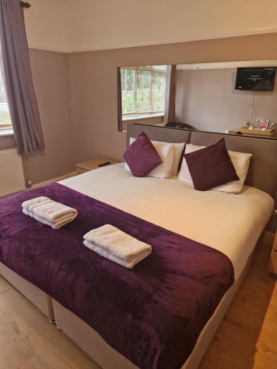 Kathleen House Bed and Breakfast in Enfield