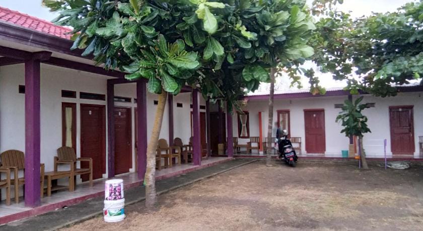 Penginapan Karanglaut Sayangheulang Bed and Breakfast in West Java