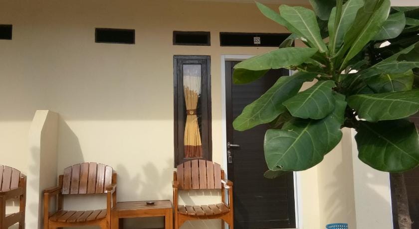 Penginapan Karanglaut Sayangheulang Bed and Breakfast in West Java